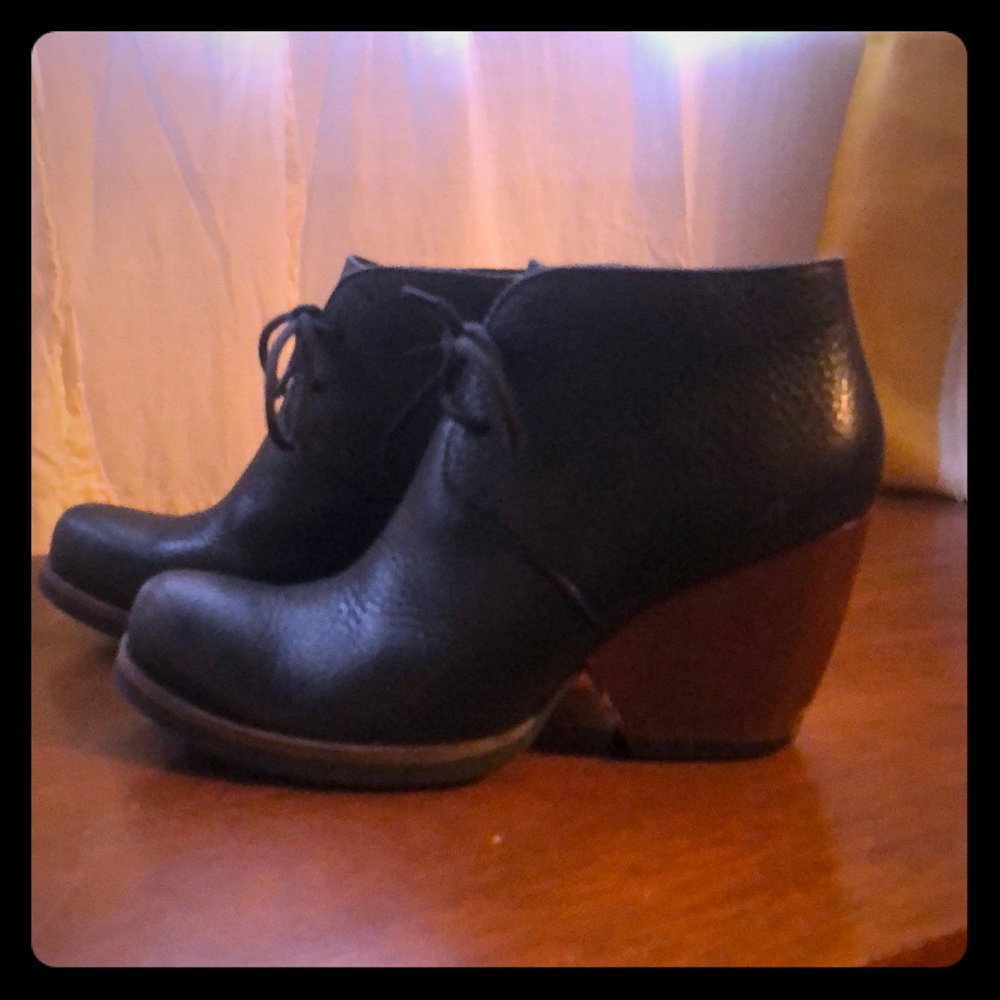 Korks black leather booties